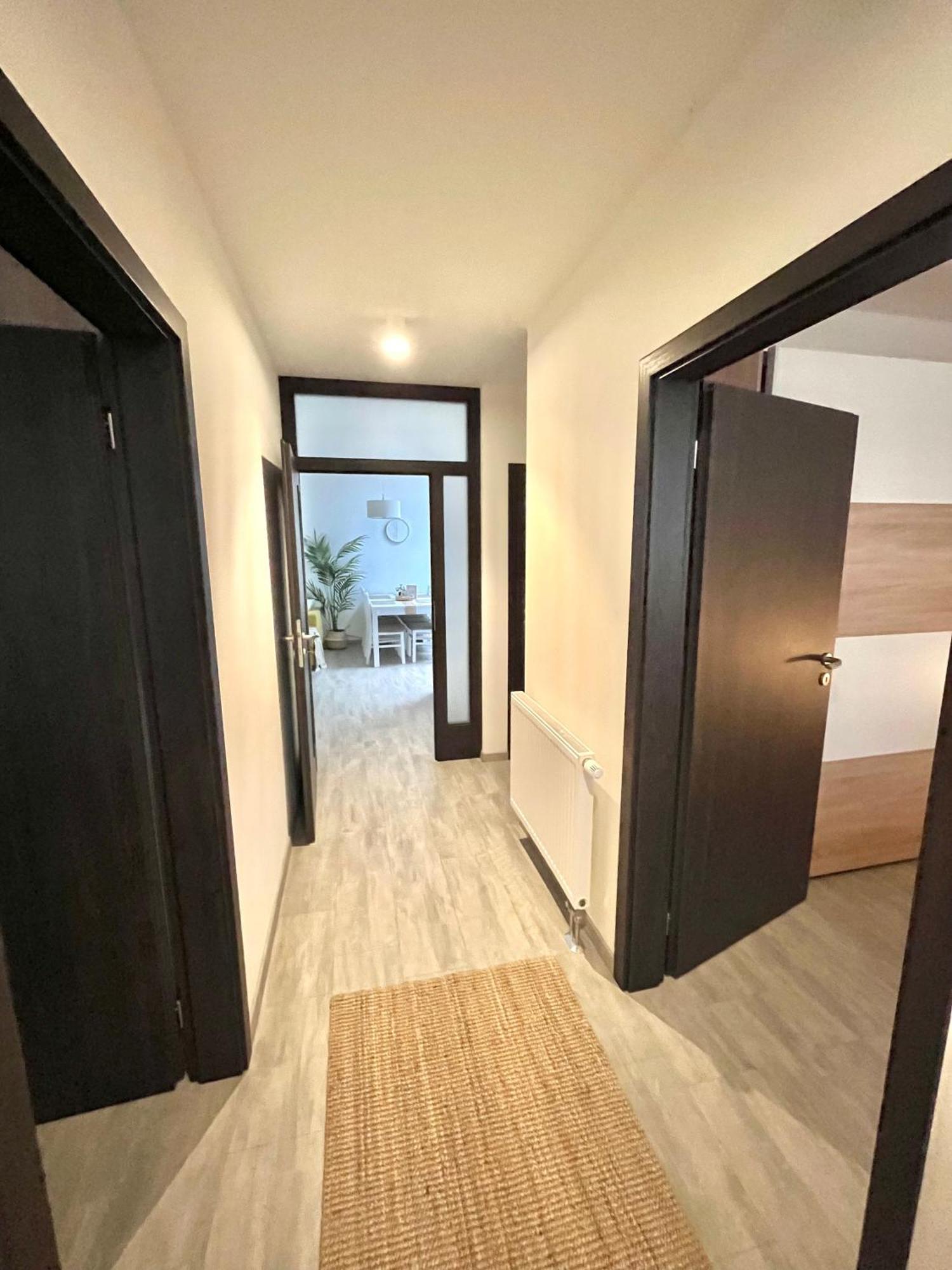 The Elite Suite Downtown 2- Bedroom Apt Ac & Garage Parking Pressburg Exterior foto