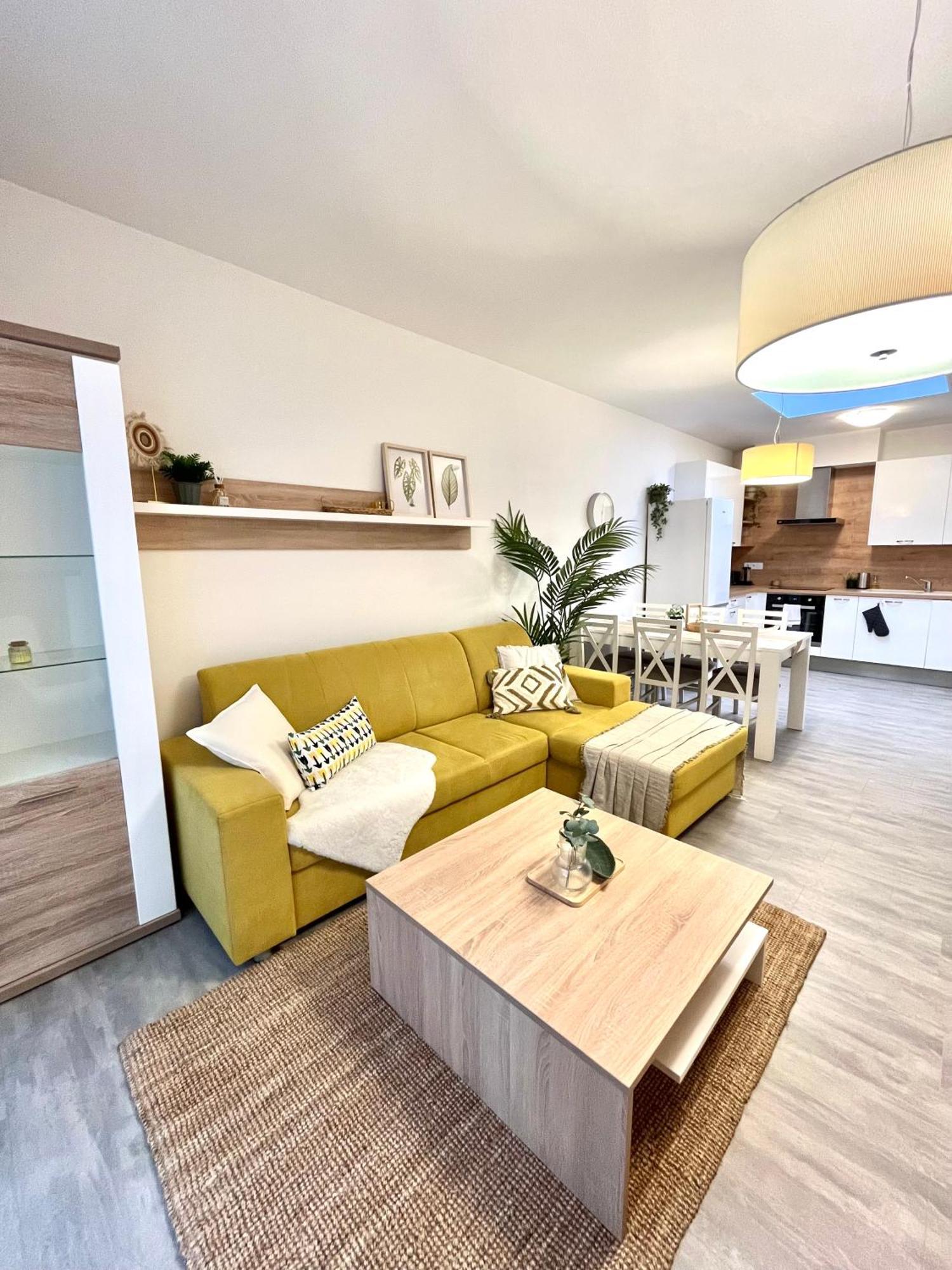 The Elite Suite Downtown 2- Bedroom Apt Ac & Garage Parking Pressburg Exterior foto