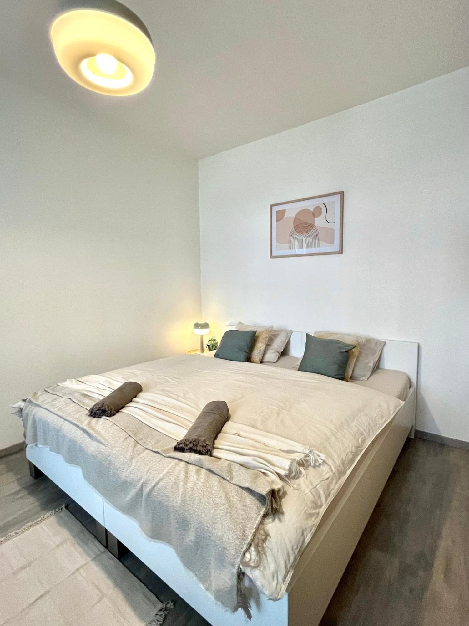 The Elite Suite Downtown 2- Bedroom Apt Ac & Garage Parking Pressburg Exterior foto